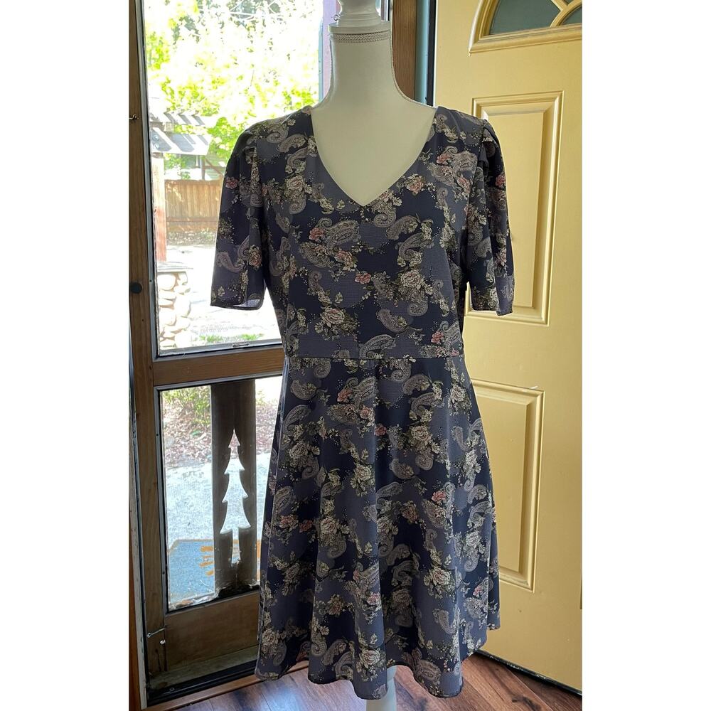 Studio B by Babeau Short Flutter Sleeve Womens Gray Dress with Pink Flowers - Picture 3 of 4